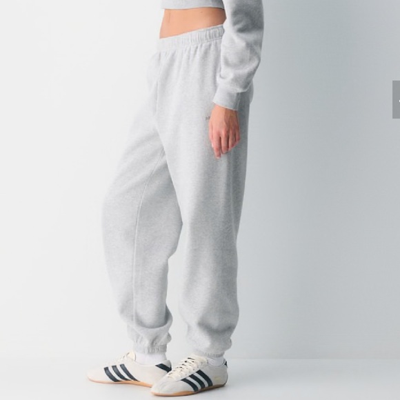 Aritzia TNA Cozy Sweatfleece Mega Jogger - Picture 2 of 6